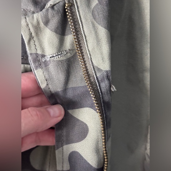 Ashley | 100% cotton | zip | button | frayed pockets | camouflage | jacket | L - Picture 7 of 12